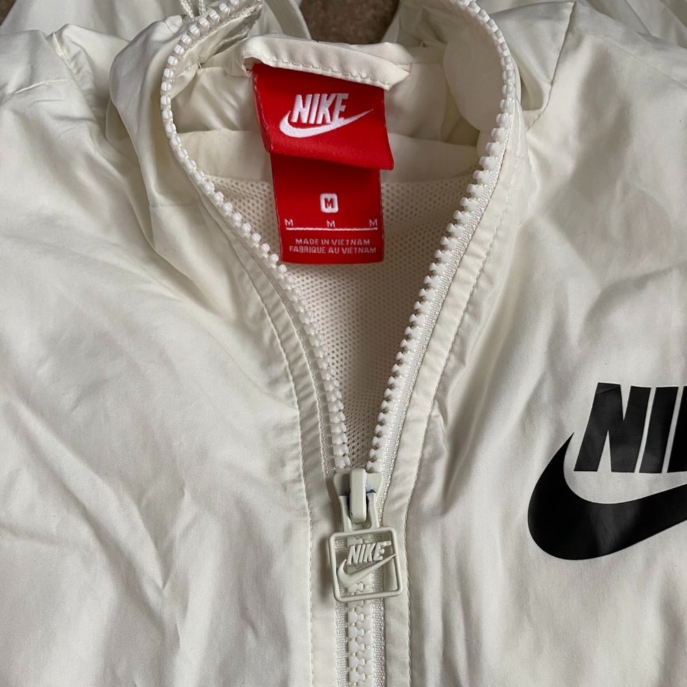 Nike Windrunner - image 4